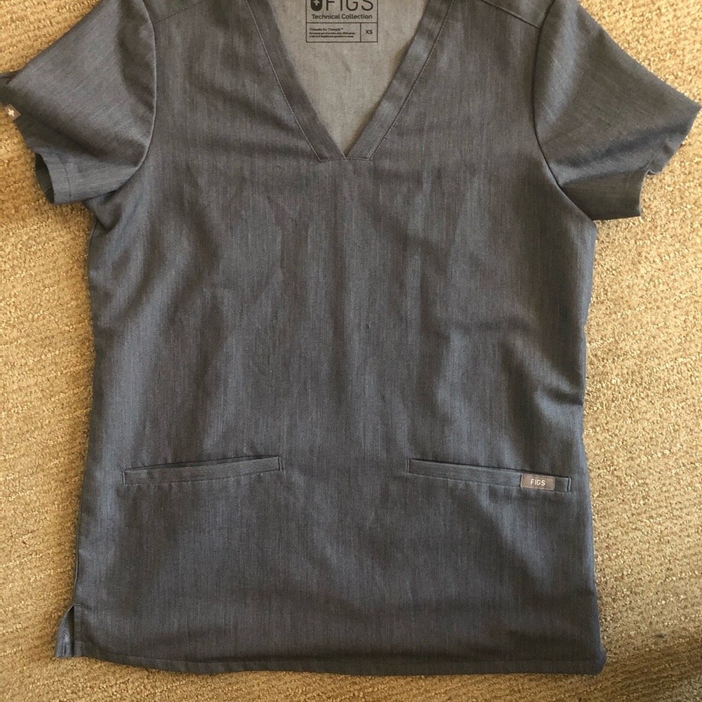 NWOT Figs two pocket scrub top